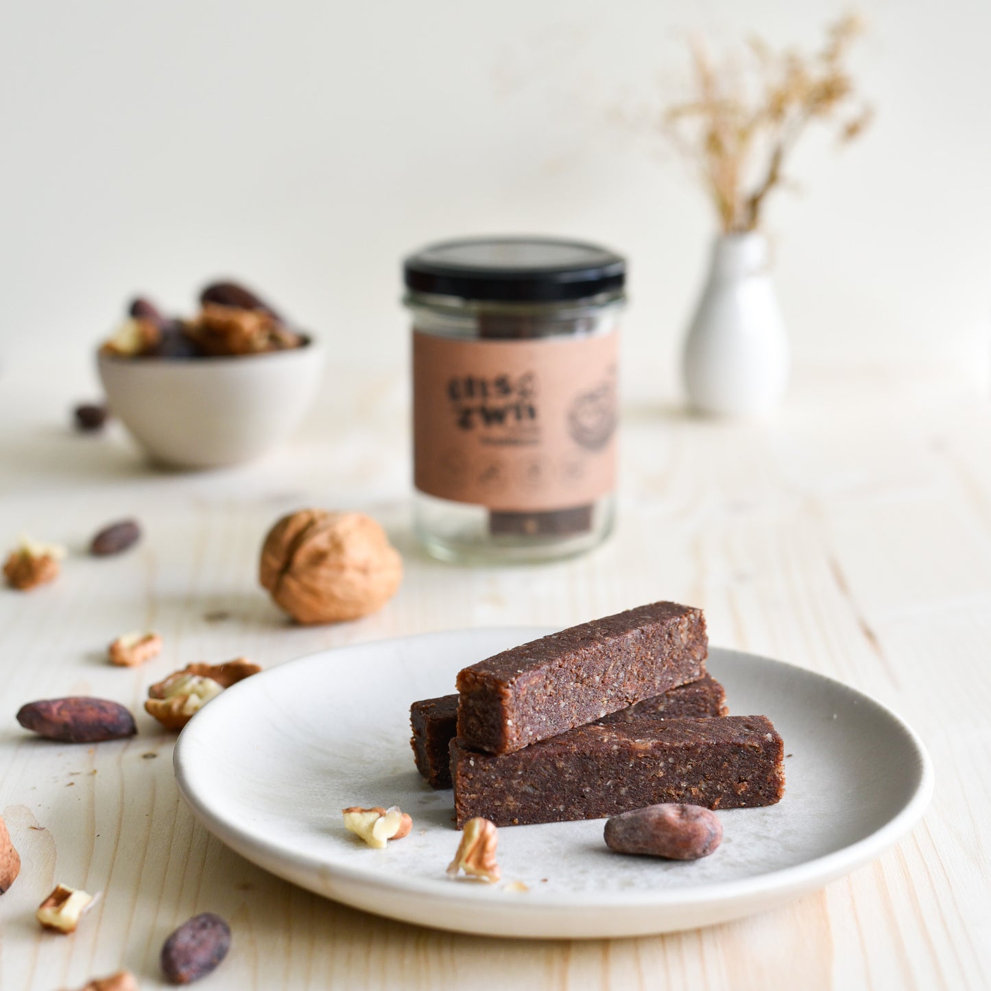 Barohni walnut fruit-nut bar