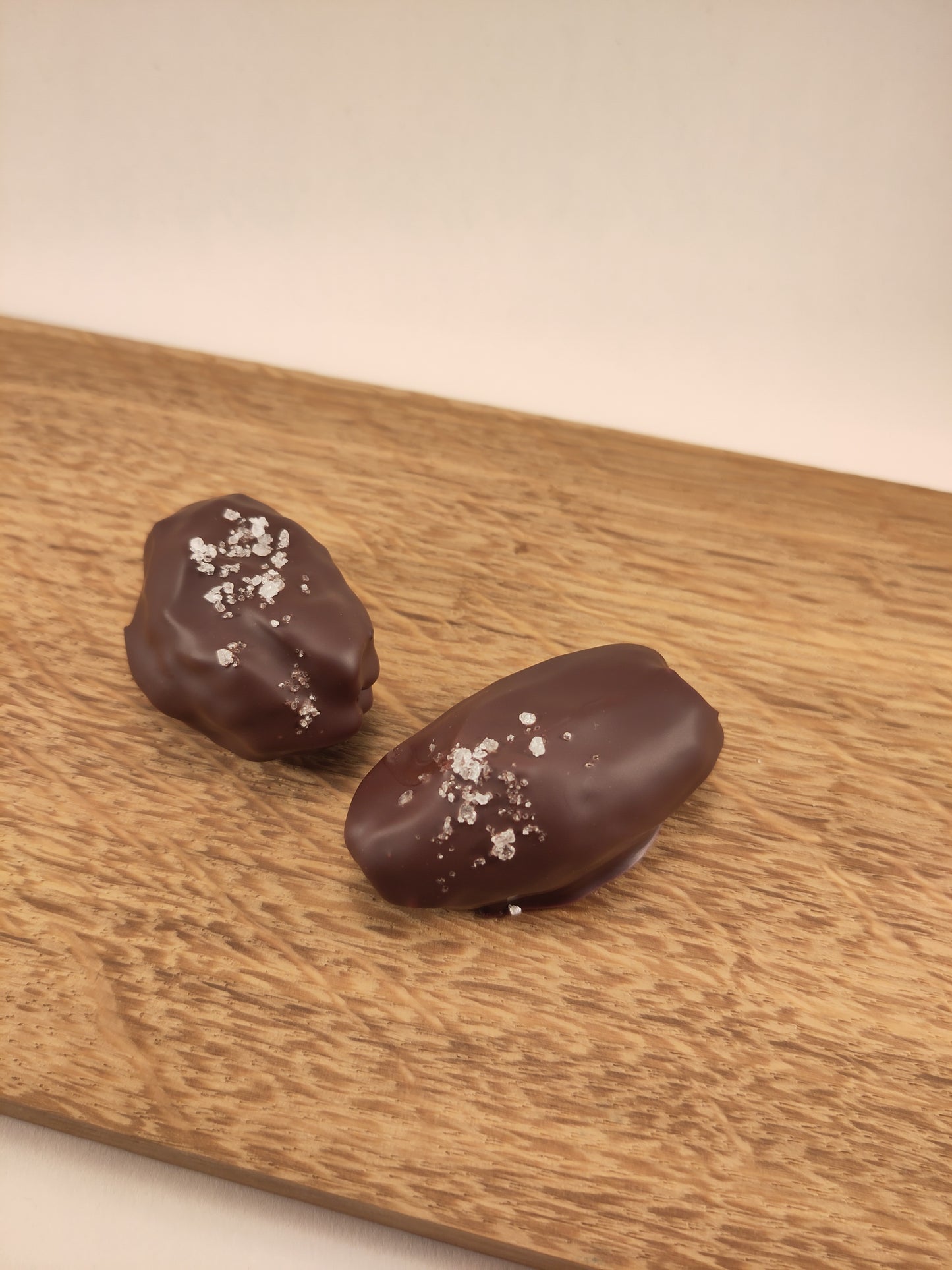 Nutty chocolate-date splendor: A sensual taste experience